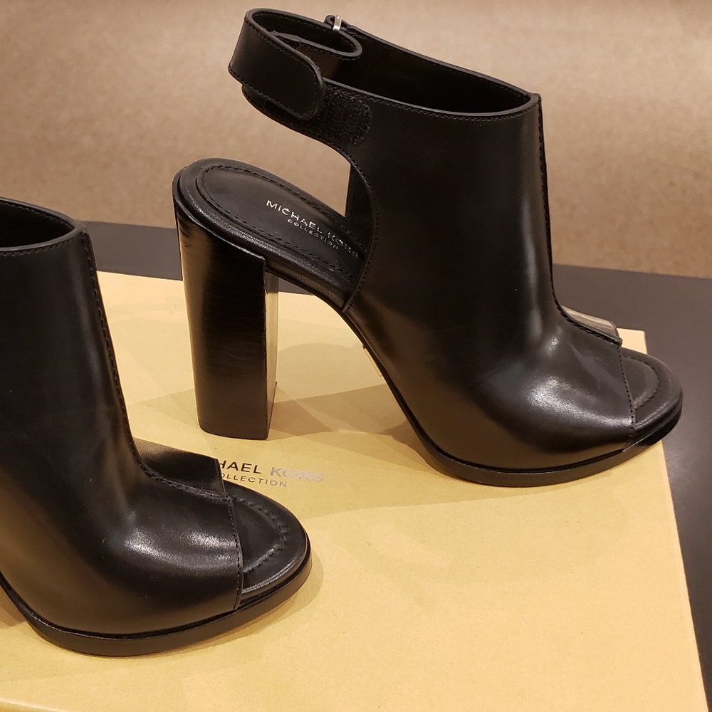 Michael Kors Collection Hi-Heel Leather Sandal NWT - Picture 5 of 8